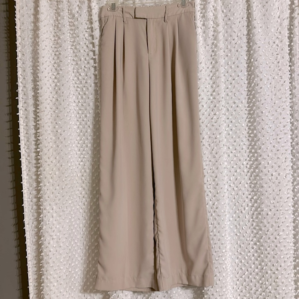 WORKING WOMEN! perfect for the office. High waist, wide leg